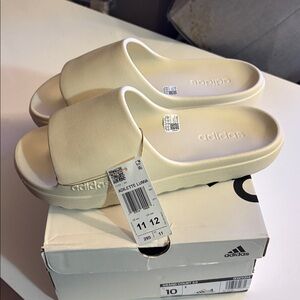 *NWT* Adidas Beige Slide Sandals size 11M/12W